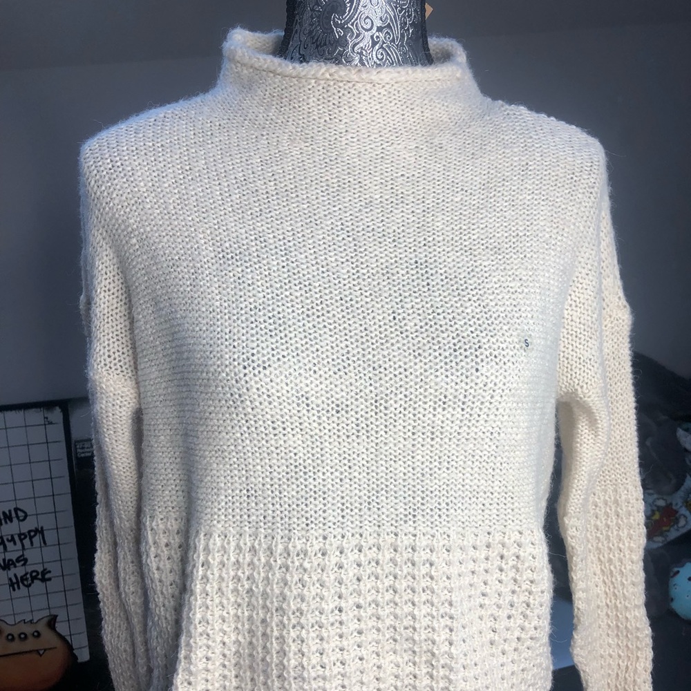 white/cream american eagle sweater